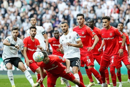 Beşiktaş evinde gol oldu yağdı! Şenol Güneş siftahı 3 puanla yaptı...
